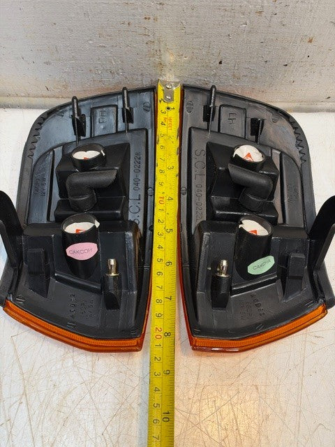 Pair R&L Amber Front Corner Turn Signal Lights SCL 040-0222R/L ACD 92 TAA 9212