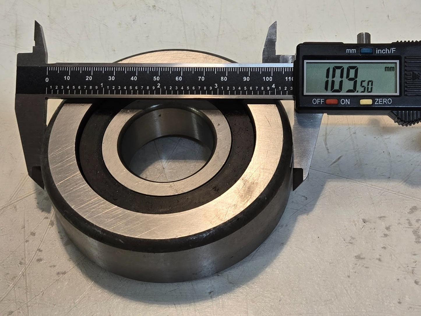 SX Mast Bearing D581815 for Forklift | 109.5 mm OD x 40 mm Bore x 31 mm Thick
