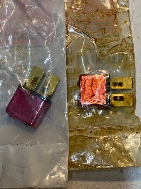 2 Quantity of International 10 Amp Circuit Breakers 2011944C1 (2 Quantity)