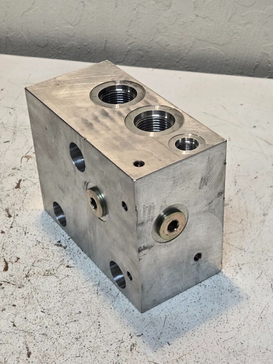 Hydraulic Manifold 6"x4 5/8"x3" Block | 3 Inlets | 2 Plugs | 3 Mounting Holes