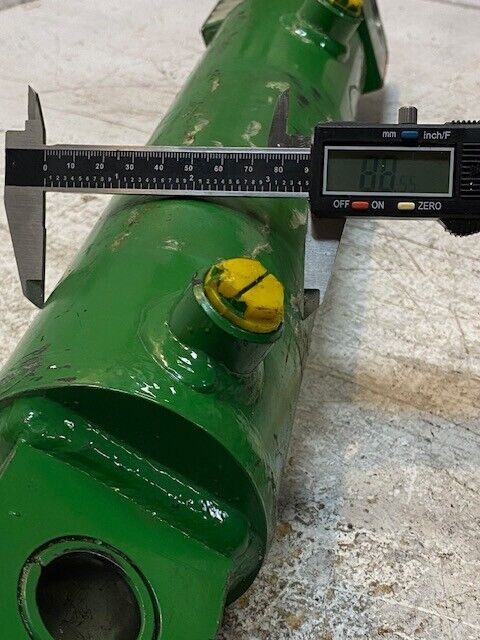 Hydraulic Cylinder Green 20-1/2" Long 3-3/4" End 26mm Bore 2-1/2" End 26mm Bore