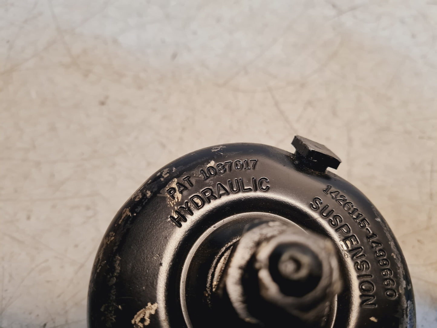 Shock Hex Valve Right Front 1426115-1499660 | PAT 1087017