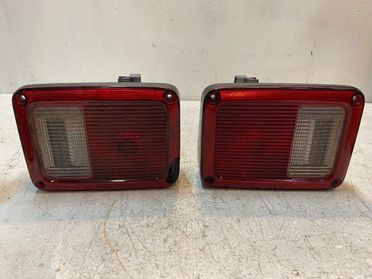 Pair of Tail Lights for Jeep Wrangler 8"x6" 55077891AG *Used Slight Damage*