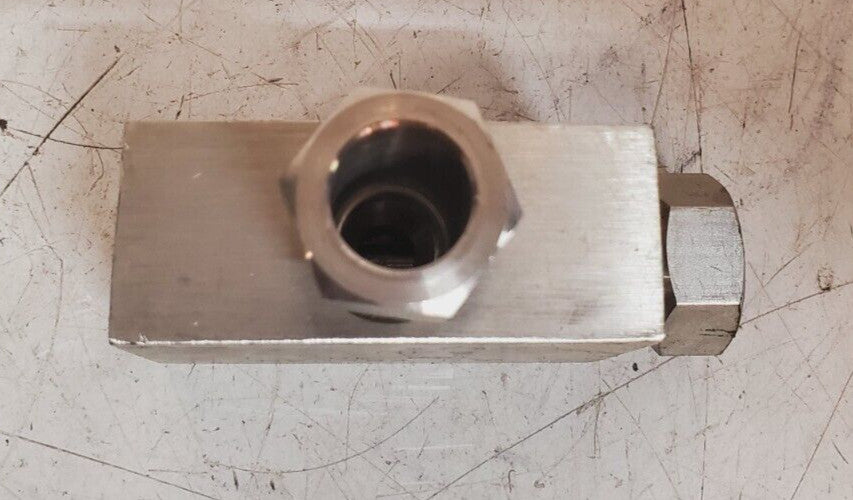 Spir Star Medium-Pressure Female Elbow HEMF9 | MAWP 20K PSI | D80384-D10