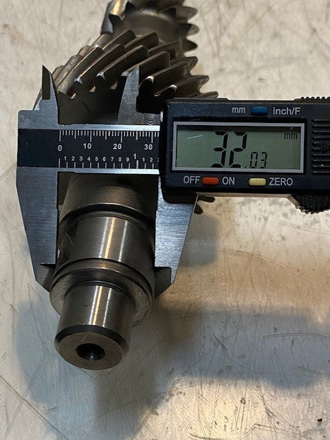 Transmission Input Shaft 12-1/2" Long 28-Teeth 19-Teeth 13-Teeth 20mm End