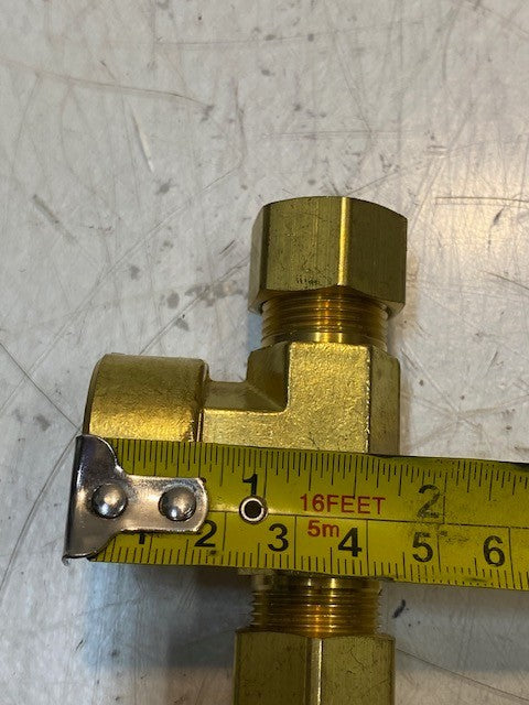 4 Qty of Ecolab Compression Tee Fittings TEE BR 5/8 x 1/8 FNPT BRS PK (4 Qty)
