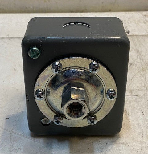 Square D Water Pump Pressure Switch 11mm ID 6mm Thread 5" x 3-1/2" x 3-1/8"
