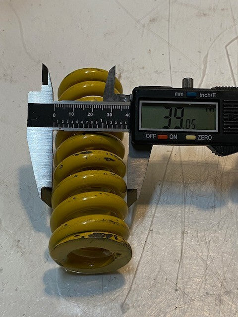New Holland 611055 Yellow Spring Part 4-3/8" H 39mm OD