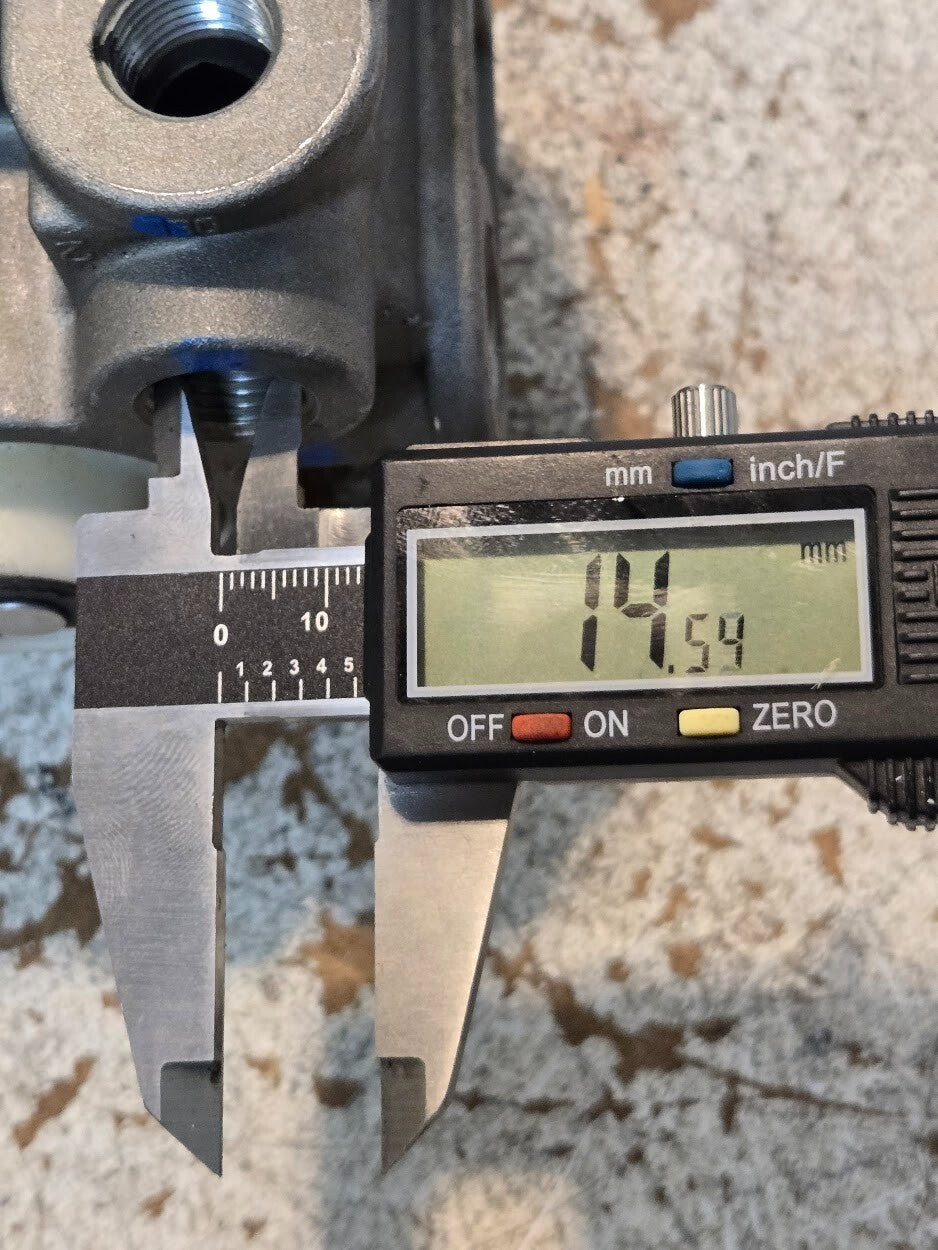 Bendix 109002 R-12P Pilot Relay Valve with 296010 Bracket | 909828