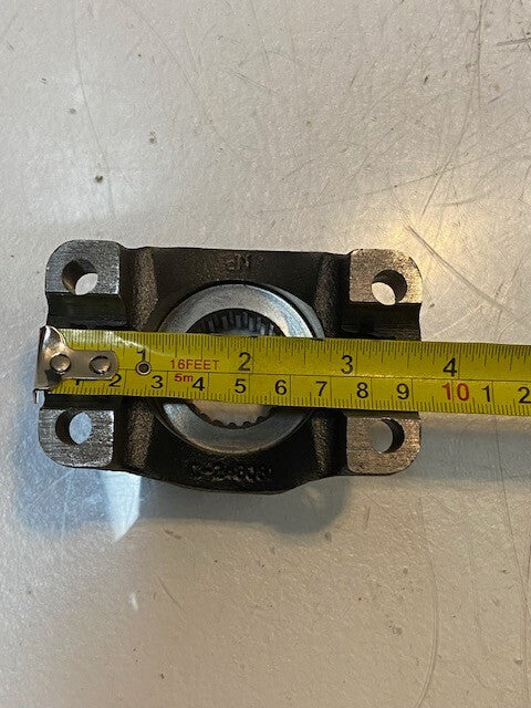 End Yoke C-268391 | 3-5/8" L 2-1/2" W 32mm Bore 8mm Bolt Holes 24-Spline