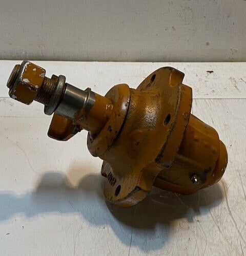 Hydraulic Motor 12126 | 9" L 6" W 37mm Hex Nut 11mm Bolt Holes