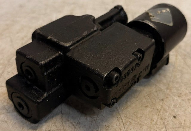 Hydra Force Hydraulic Directional Control Valve With Solenoid Operator 7095945