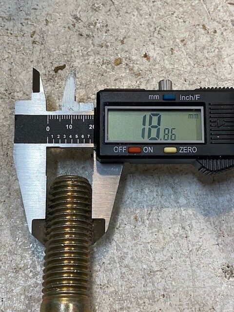 Box of 25 Quantity of 5305-00-425-2662 Hex Bolts 2-1/2" Length 3/4" Thread