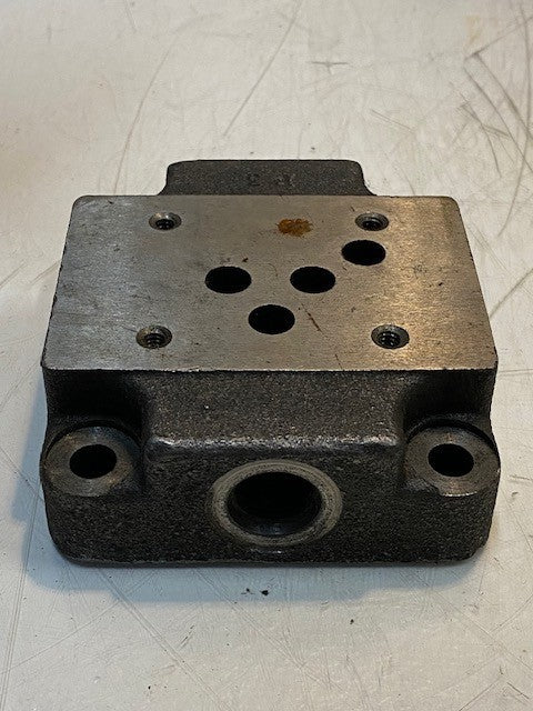 Vickers Hydraulic Valve Block Subplate 4-1/2" x 4" x 1-1/2" 17mm Bore