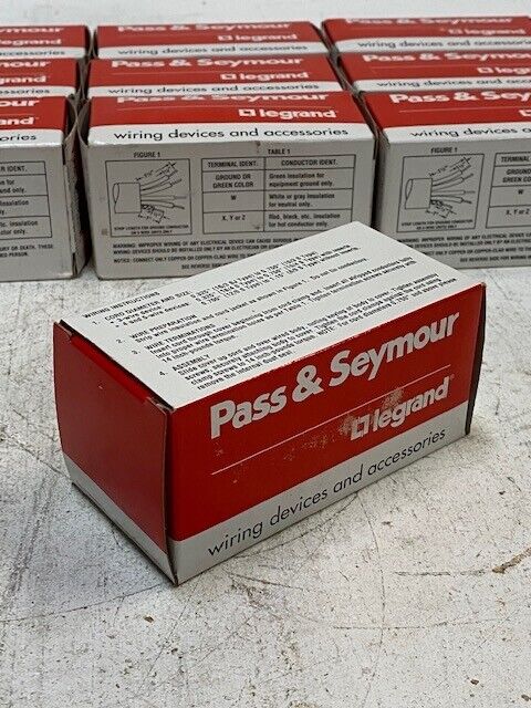 10 Qty of Pass & Seymour L520-C Turnlok Connectors 20A 125V 2P 3W (10 Qty)