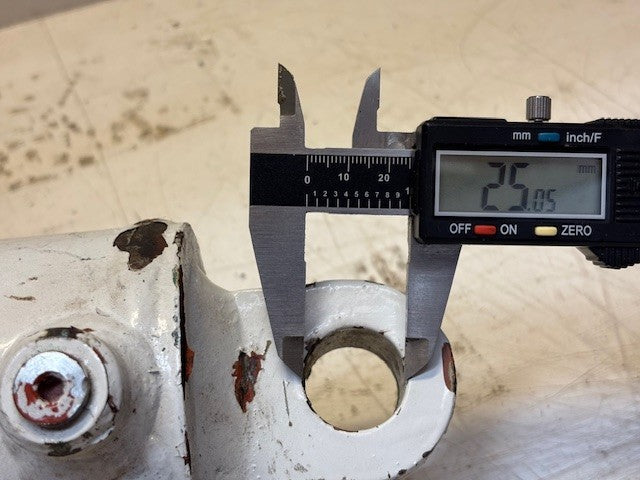 Hydraulic Single-Rod Cylinder 27" Long 3.5" Bore 1.5" Shaft