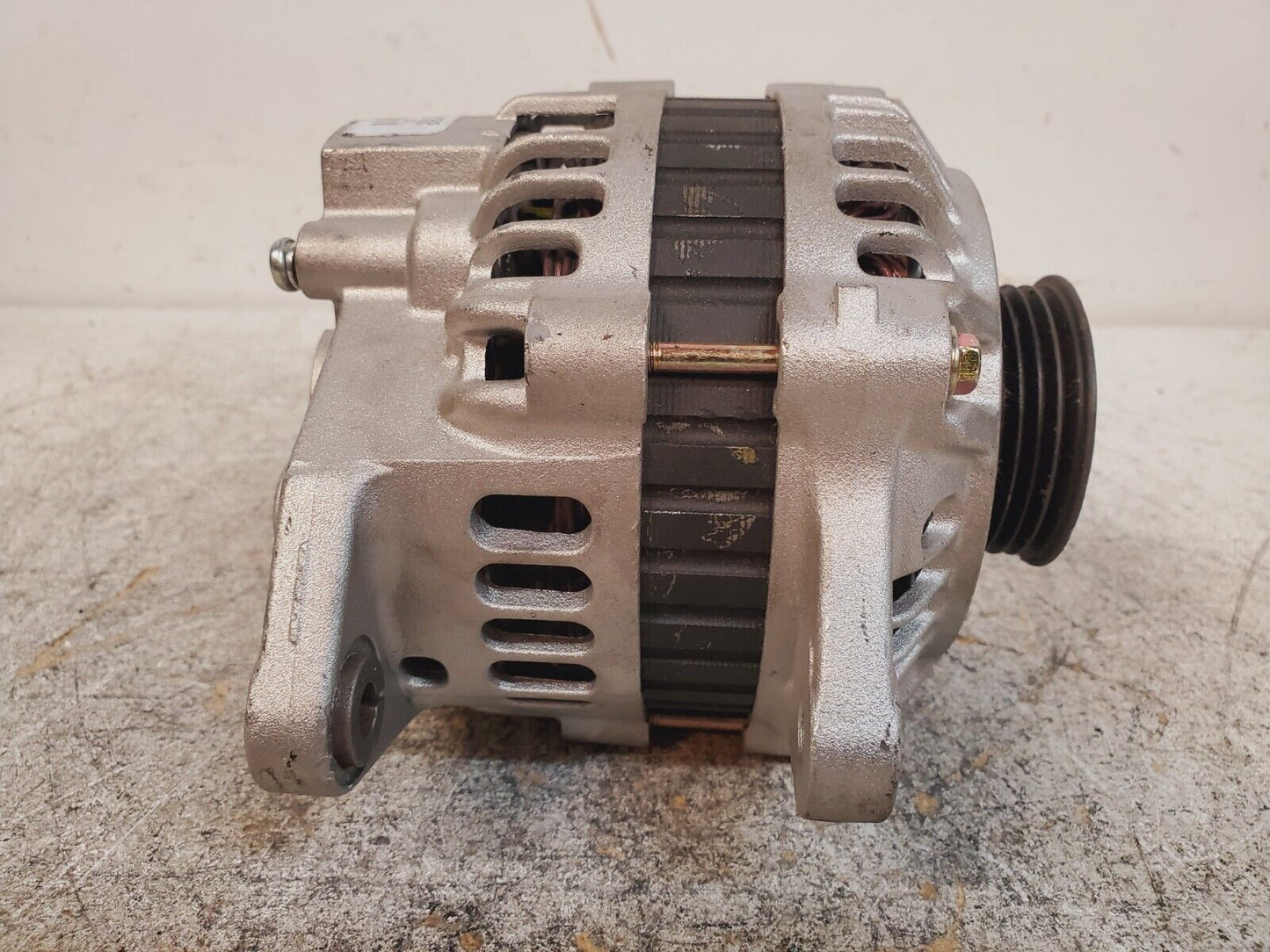 World Class Remanufactured Alternator 13277 32 | 3227702605I413