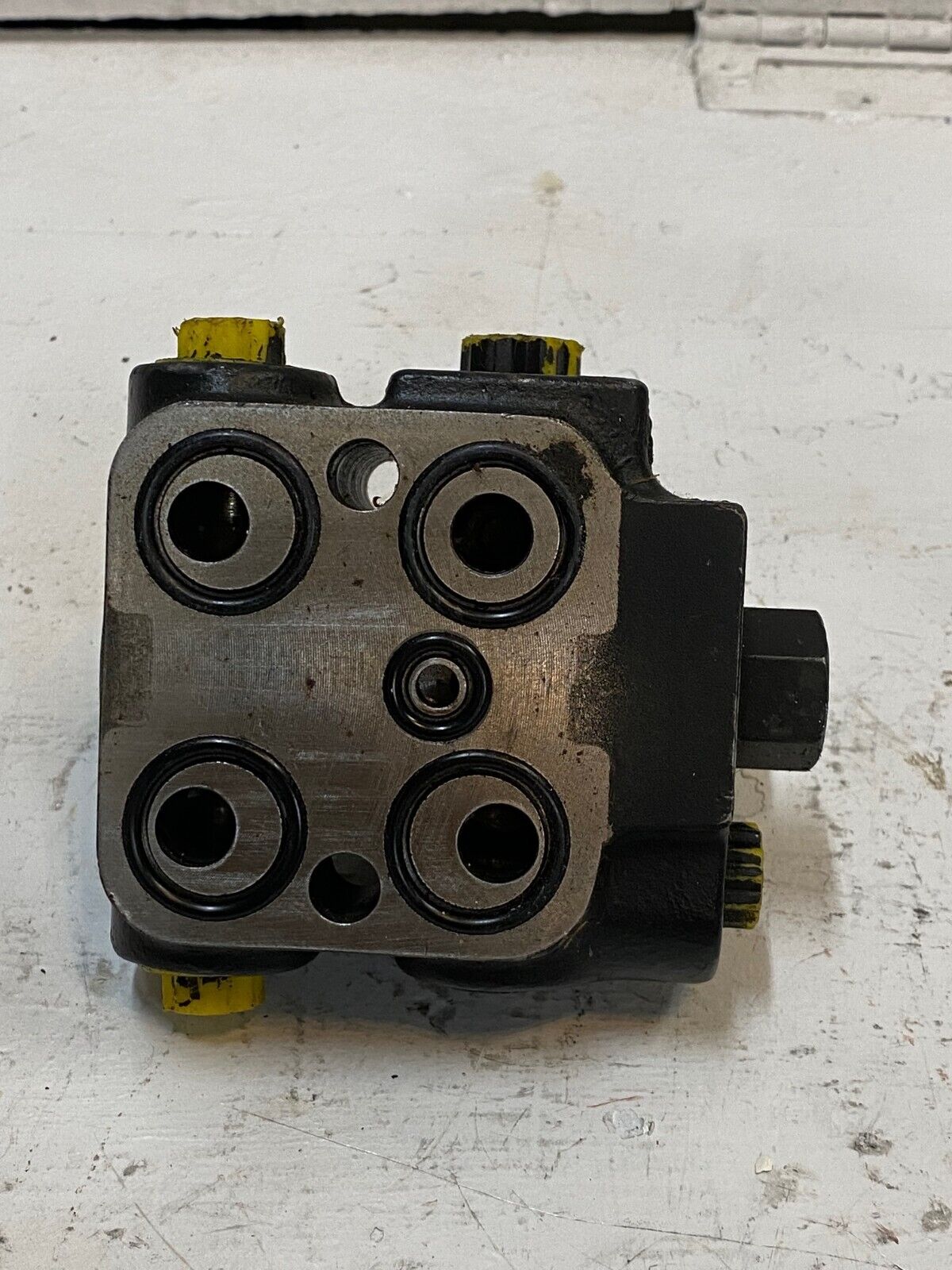 Eaton Char-Lynn Hydraulic Valve Motor F040423 | 6120001002 | 3287