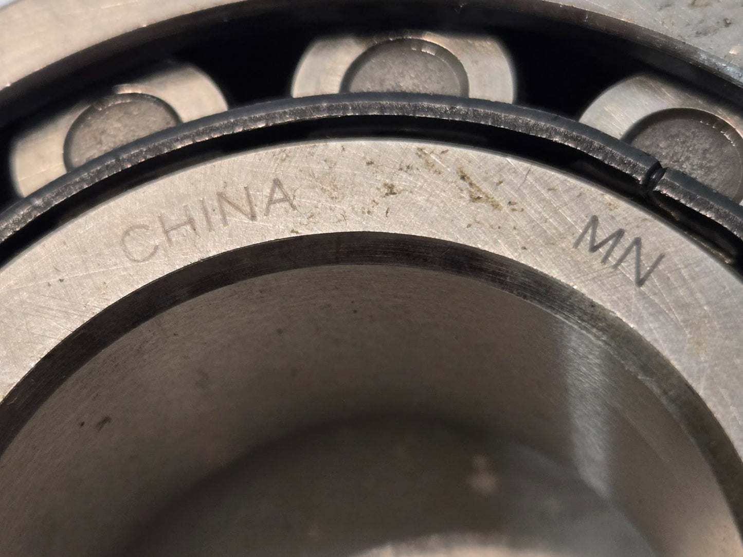 LBC Cylindrical Roller Bearing 4302712 | 83 mm OD x 38 mm Bore x 25.4 mm Thick