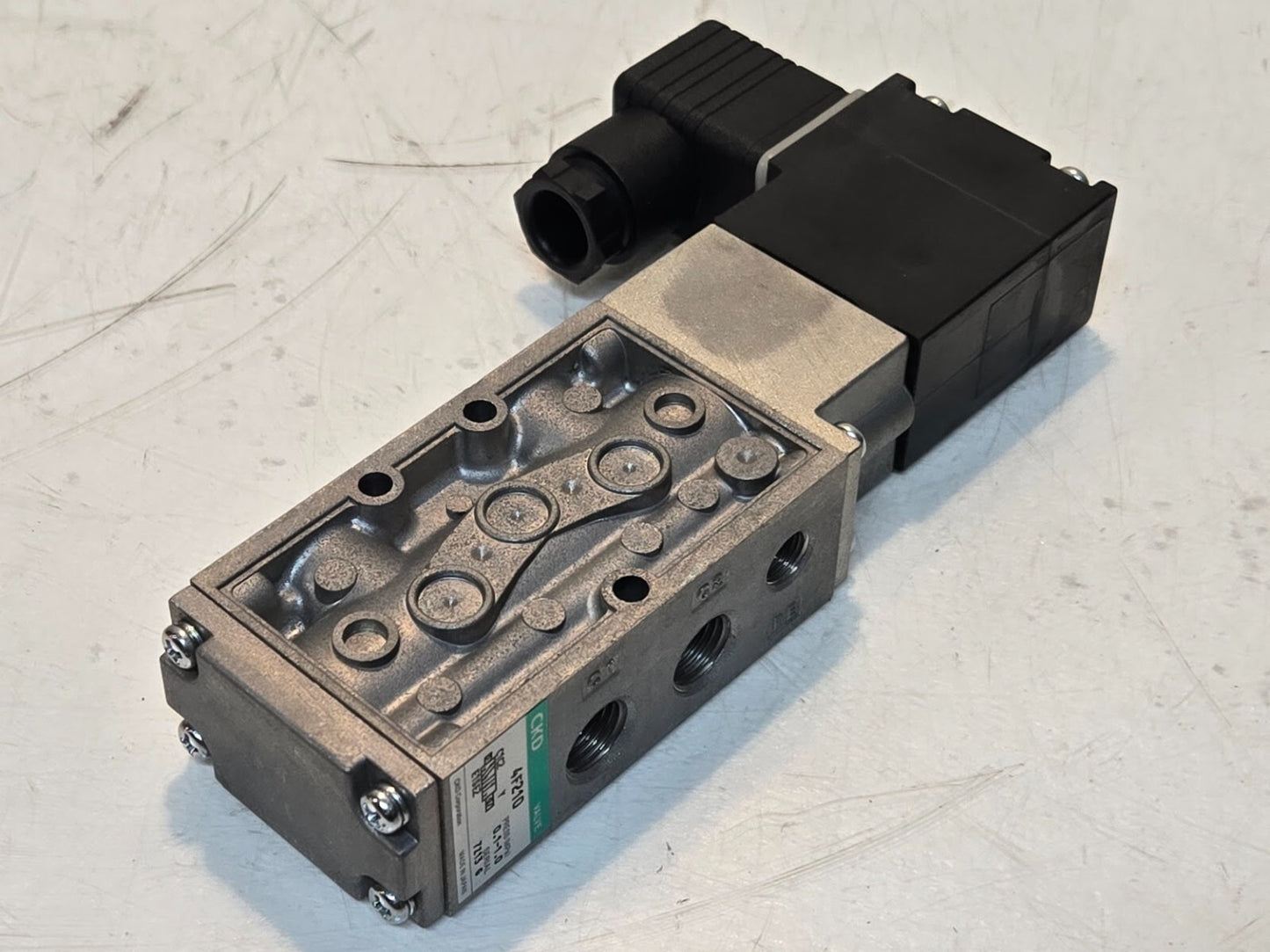 CKD 4F210-08 Pnuematic Solenoid Valve DC24V | 7Z13 G | 0.1-1.0 MPa | C1C2 E1SE2