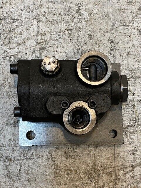 Hydraulic Reservoir Switching Valve 553110468190 | 24mm Bore 20mm Bore