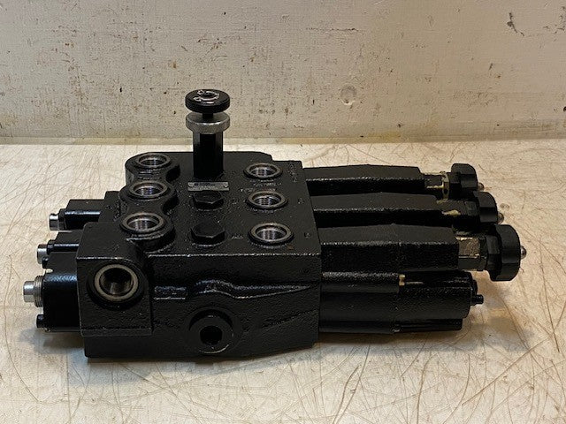 Sauer Danfoss Multi-Spool Hydraulic Directional Control Valve 345D RE191728