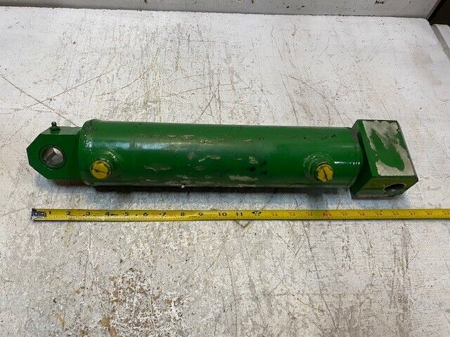 Hydraulic Cylinder Green 20-1/2" Long 3-3/4" End 26mm Bore 2-1/2" End 26mm Bore