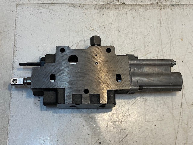 Rexroth Hydraulic Sectional Valve 16-02-052-913 | 12-1/2" L 5-1/2" W 1-3/4" H