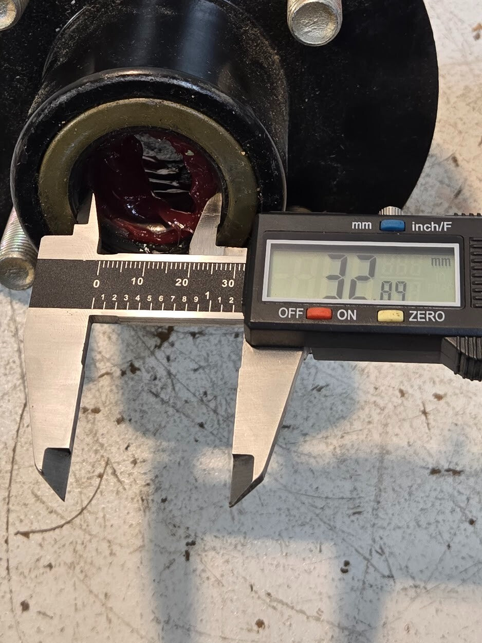 Trailer Hub BT-100 4x4" Bolt Pattern