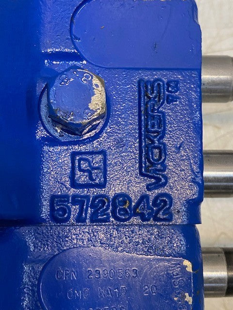 Vickers Hydraulic Directional Control Valve 572842, CPN 2390563, 989536