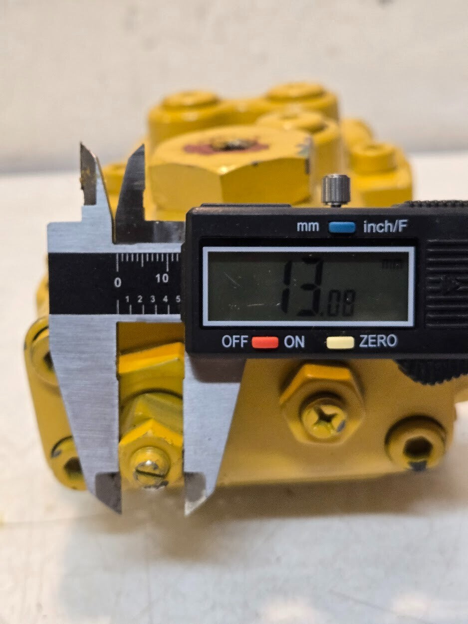 Hydraulic Control Valve SD7X6 | 9-1/2" x 4-7/8" x 3-1/2" | 10 mm Thread