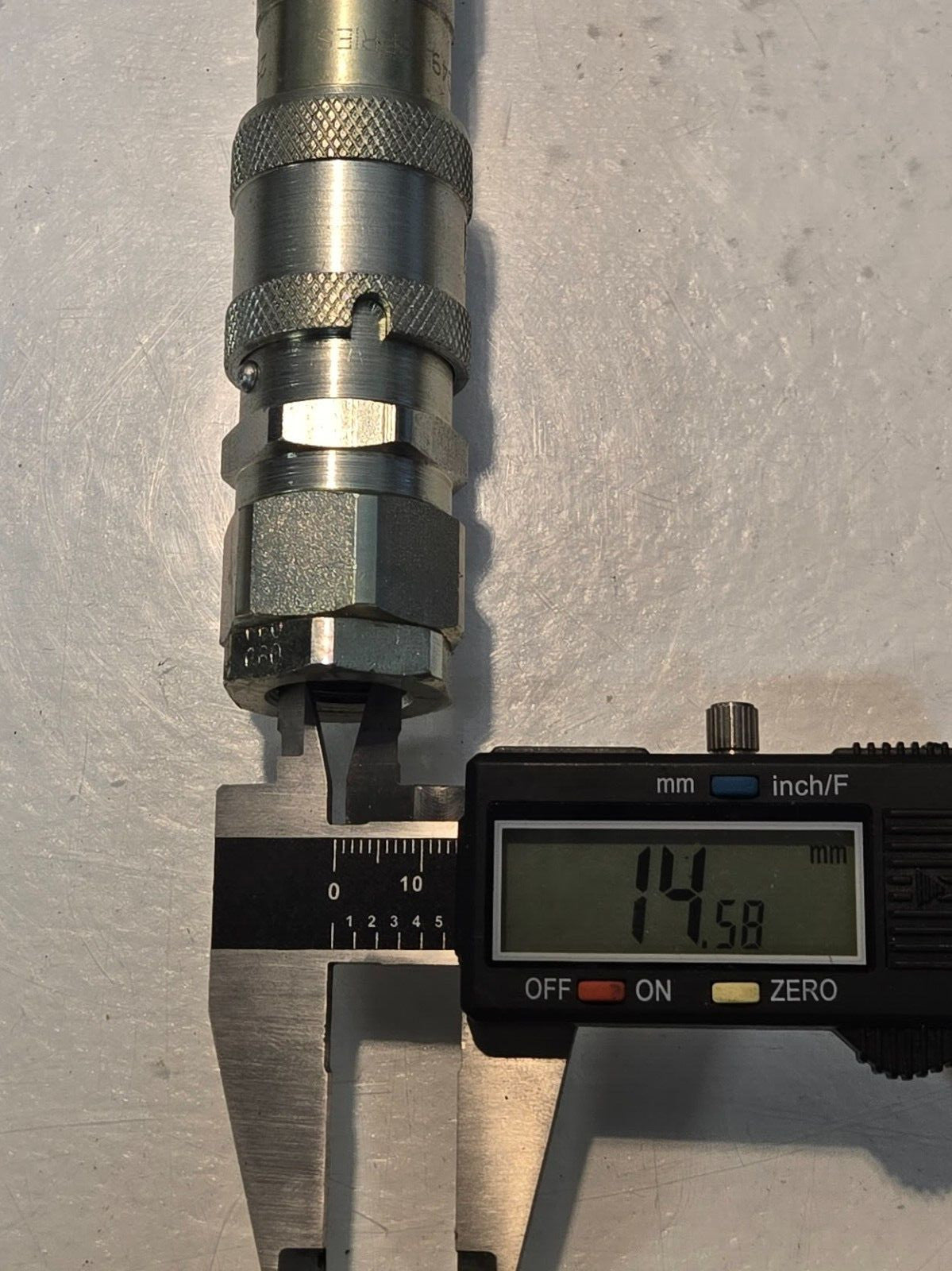 Aeroquip FD49 Series 2929 3/8" Quick Disconnect Hydraulic Valve 1/2" FNPT Ends