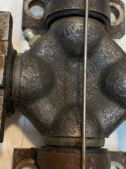 Universal Joint MUJ B-W | LE 10060J | 4-1/2" Wide 10mm Bolt Holes