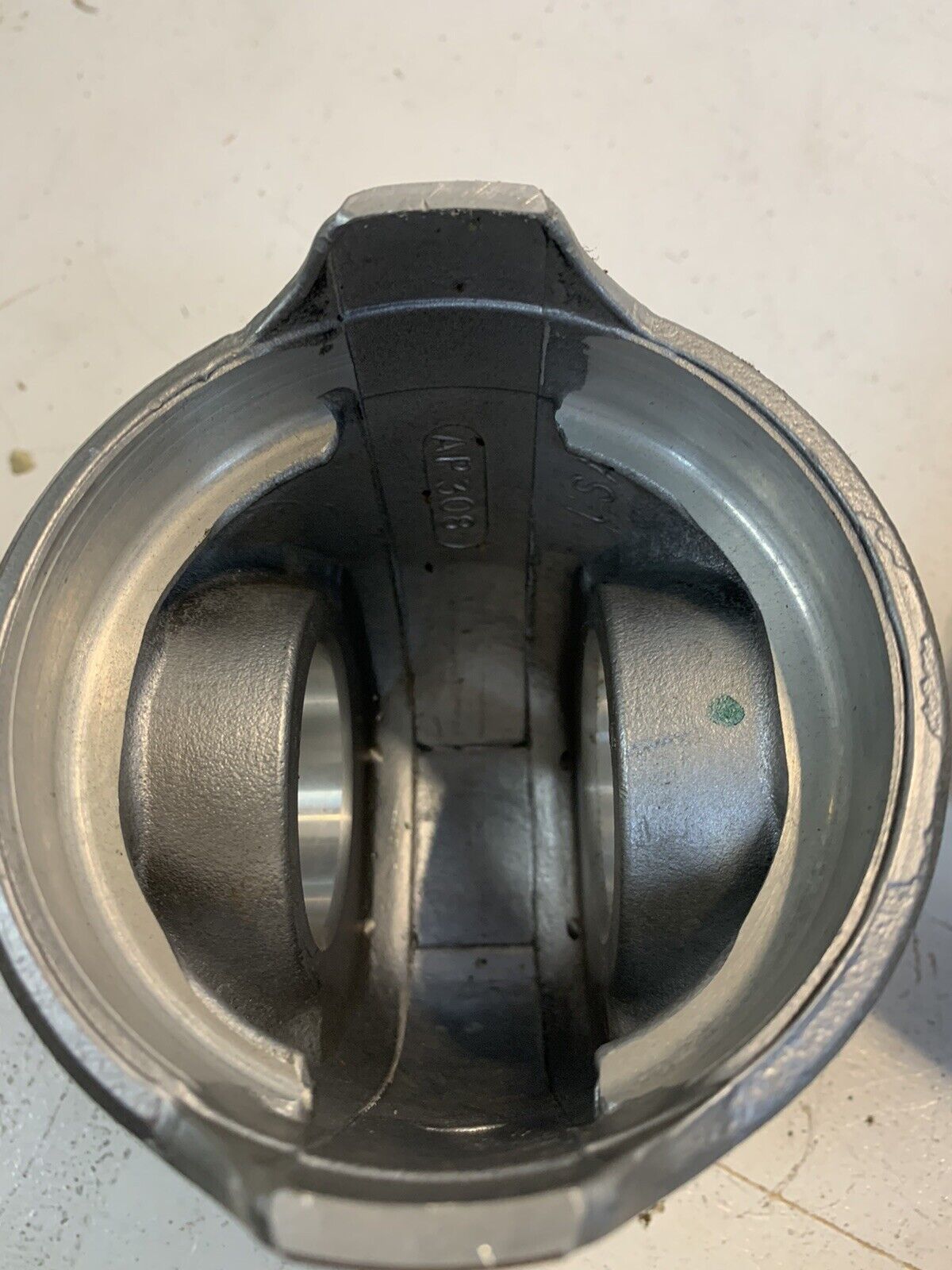 2 Pack of AP308 Pistons and Sleeves SW307 2898 584 (2 Quantity of Each)