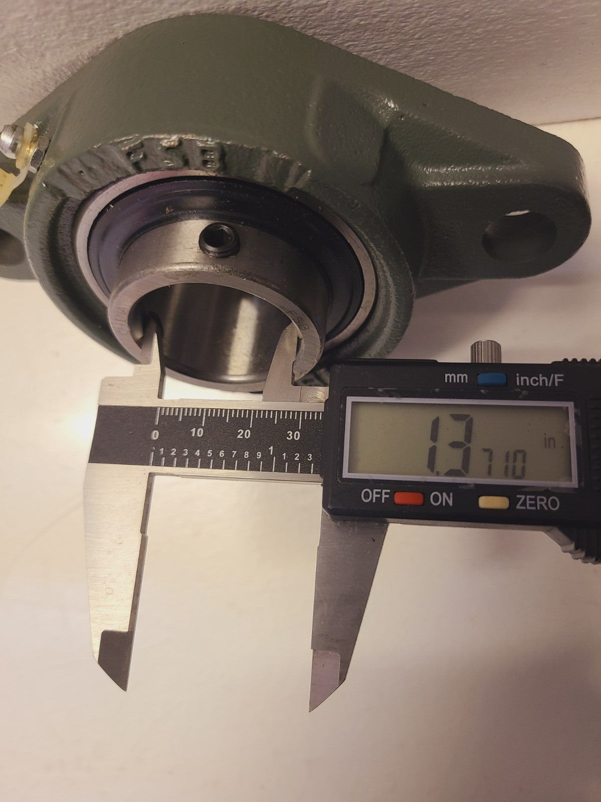 FSB 2-Bolt Flange Bearing 1-3/8" | FL207 | UC207-22