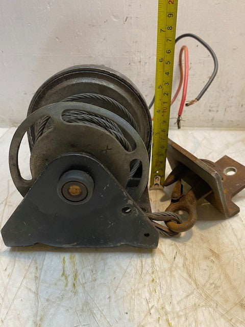 Superwinch X1 Model 1101 Trailer/Utility Electric Winch 2,000 lbs / 12V