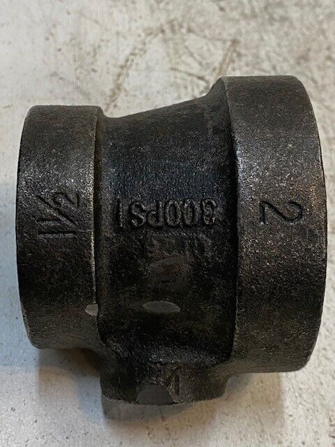 UFF Black Pipe Fitting Reducing Tee Cast Iron 2" x 1-1/2" 300 Psi C128