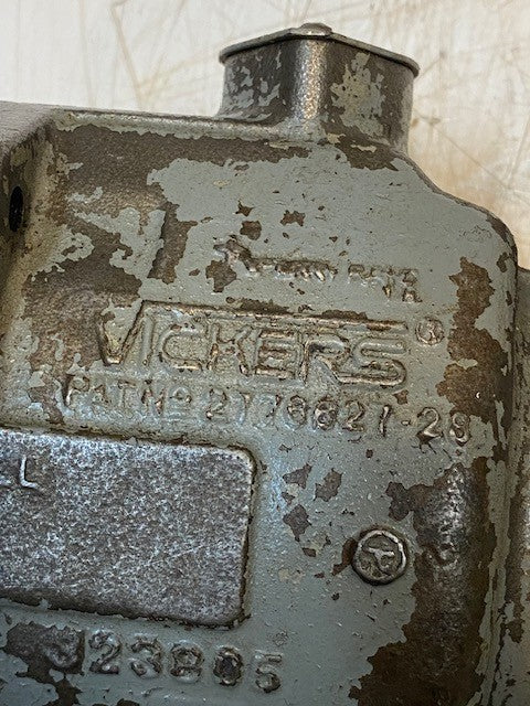 Vickers 323805 Heavy-Duty Industrial Hydraulic Motor 2776627-28