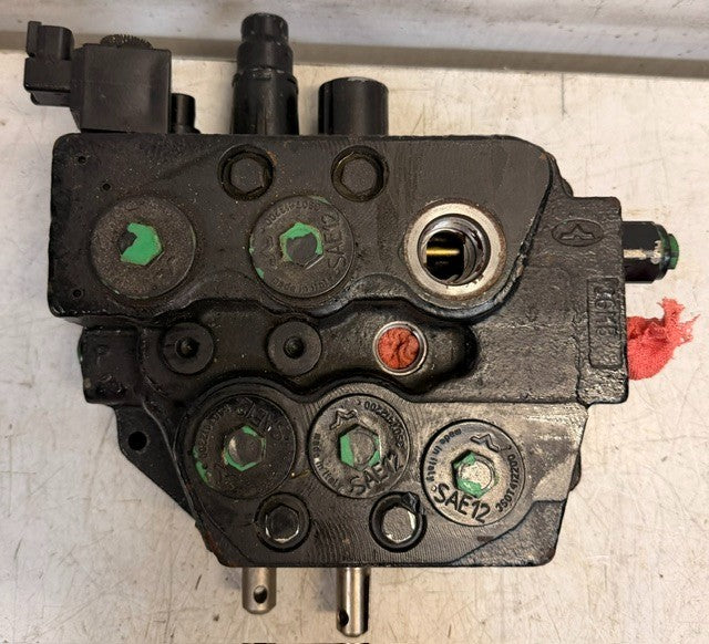 Wavoli 47408220 Hydraulic Main Hand Control Valve Assembly Industrial Equipment