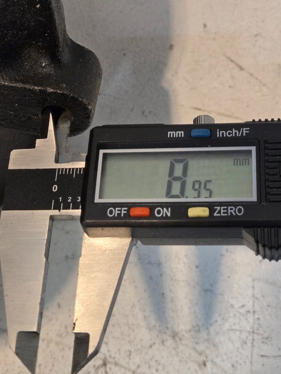 Tractor Hub and Cover M20BW 5L6