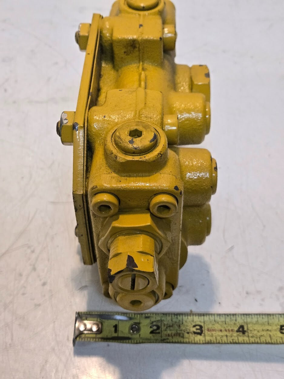 Hydraulic Control Valve SD7X6 | 9-1/2" x 4-7/8" x 3-1/2" | 10 mm Thread