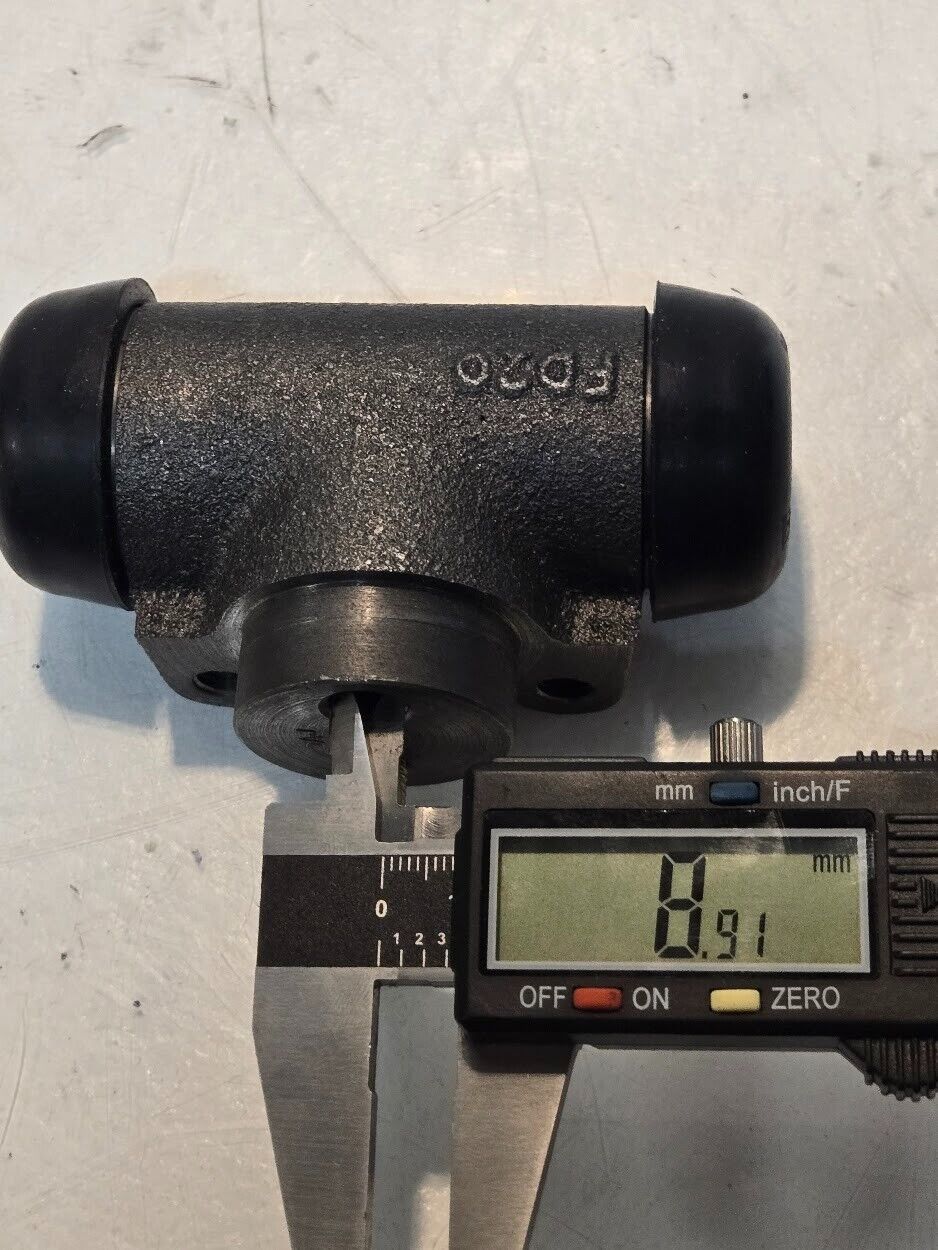 TCIC Brake Cylinder FD20 for Forklift | TCIC 29 J | 3 7/8" Long 1 1/2" Diameter