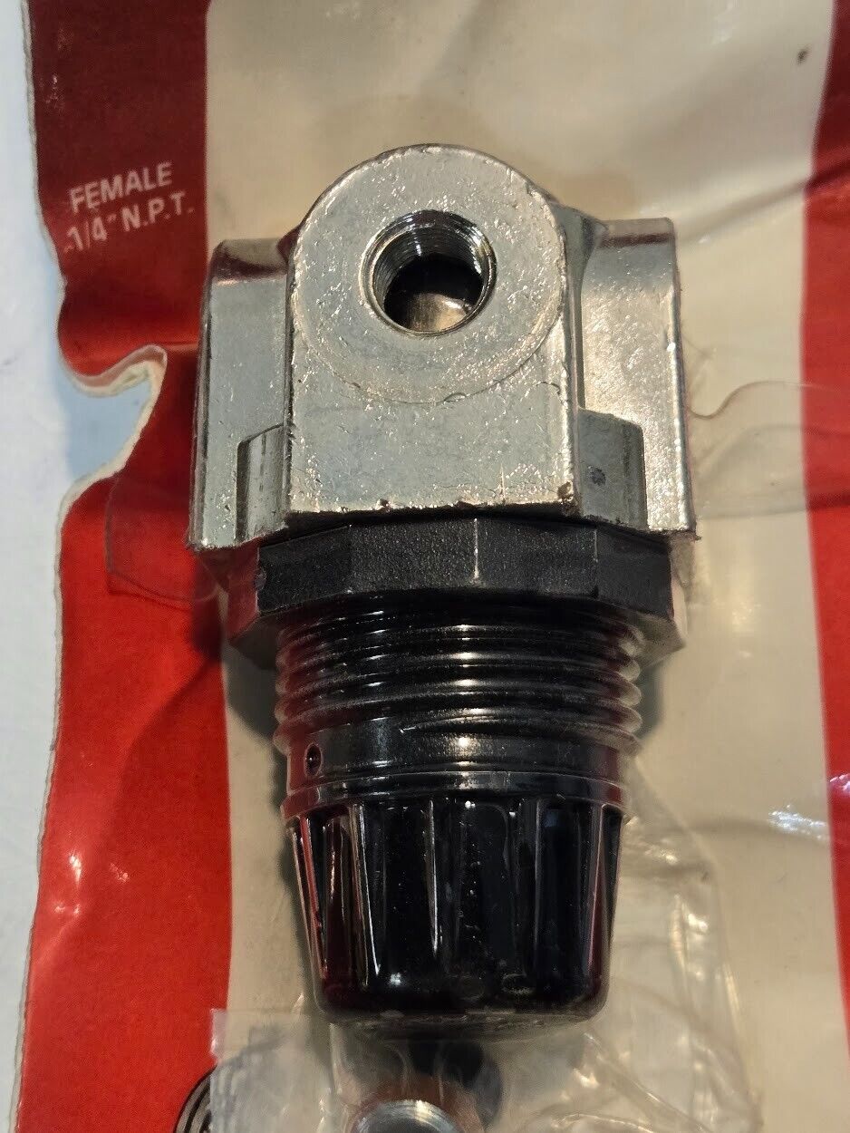 Milton S1145 Mini Heavy Duty Regulator 1/4" FNPT 250PSI 030937011459