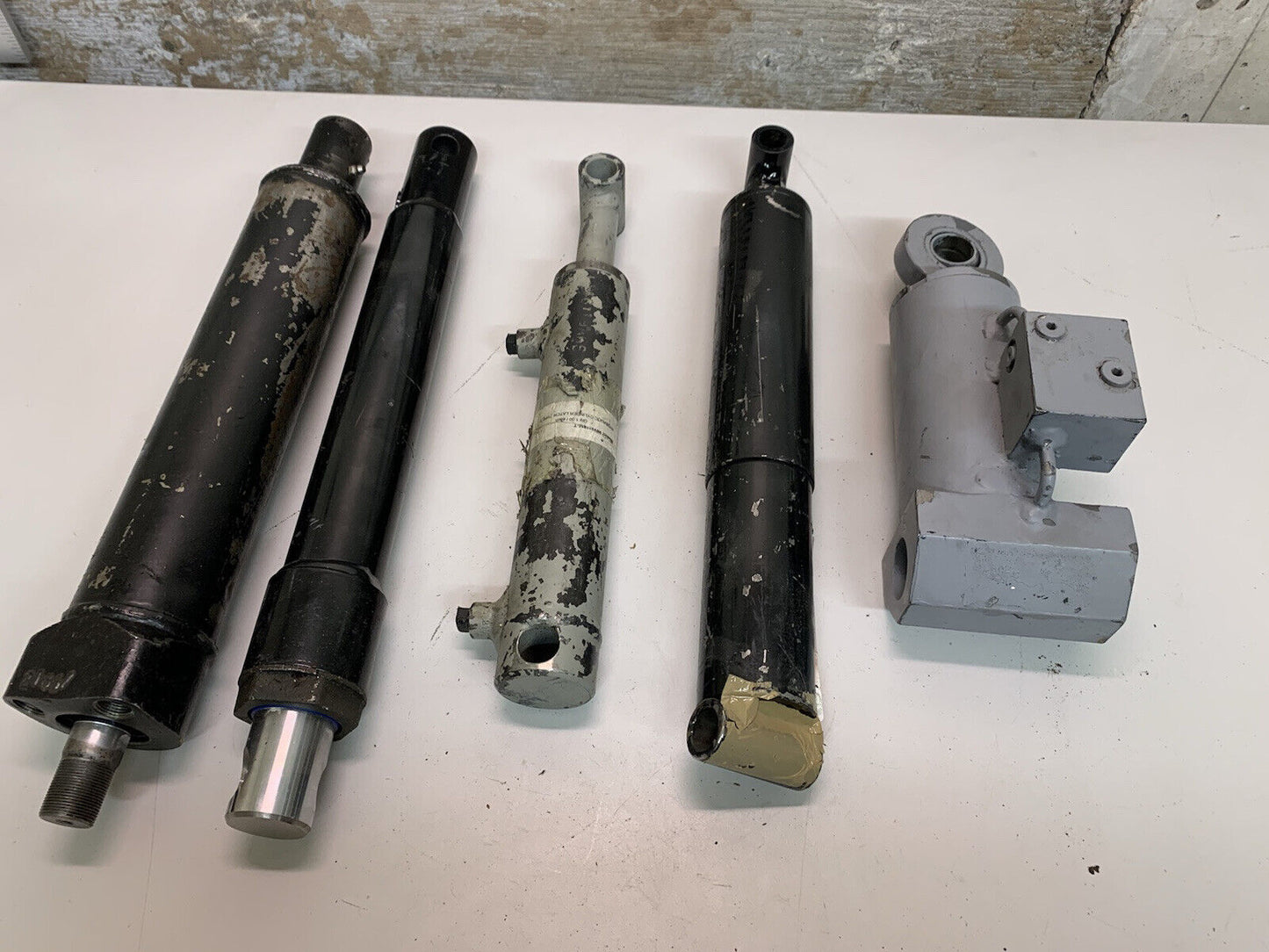 5 Hydraulic Cylinders 9BV611916-T - FREE SHIPPING