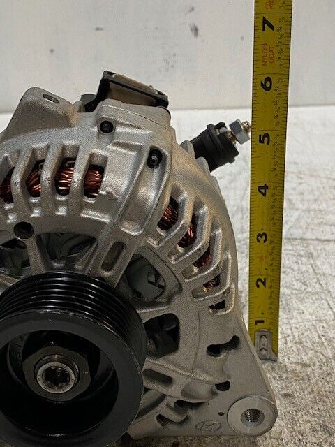 Valeo Remaufactured Alternator 37300-37405-RM