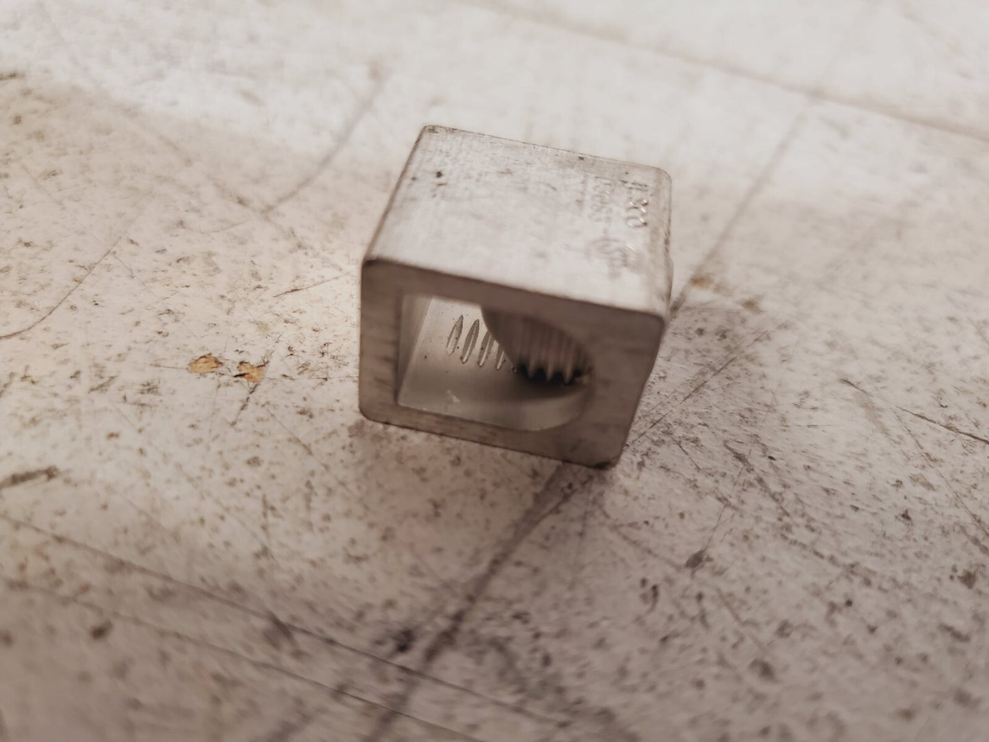 105 Quantity of Ilsco Connectors D3083 AL7CU 1/0-10 (105 Qty)