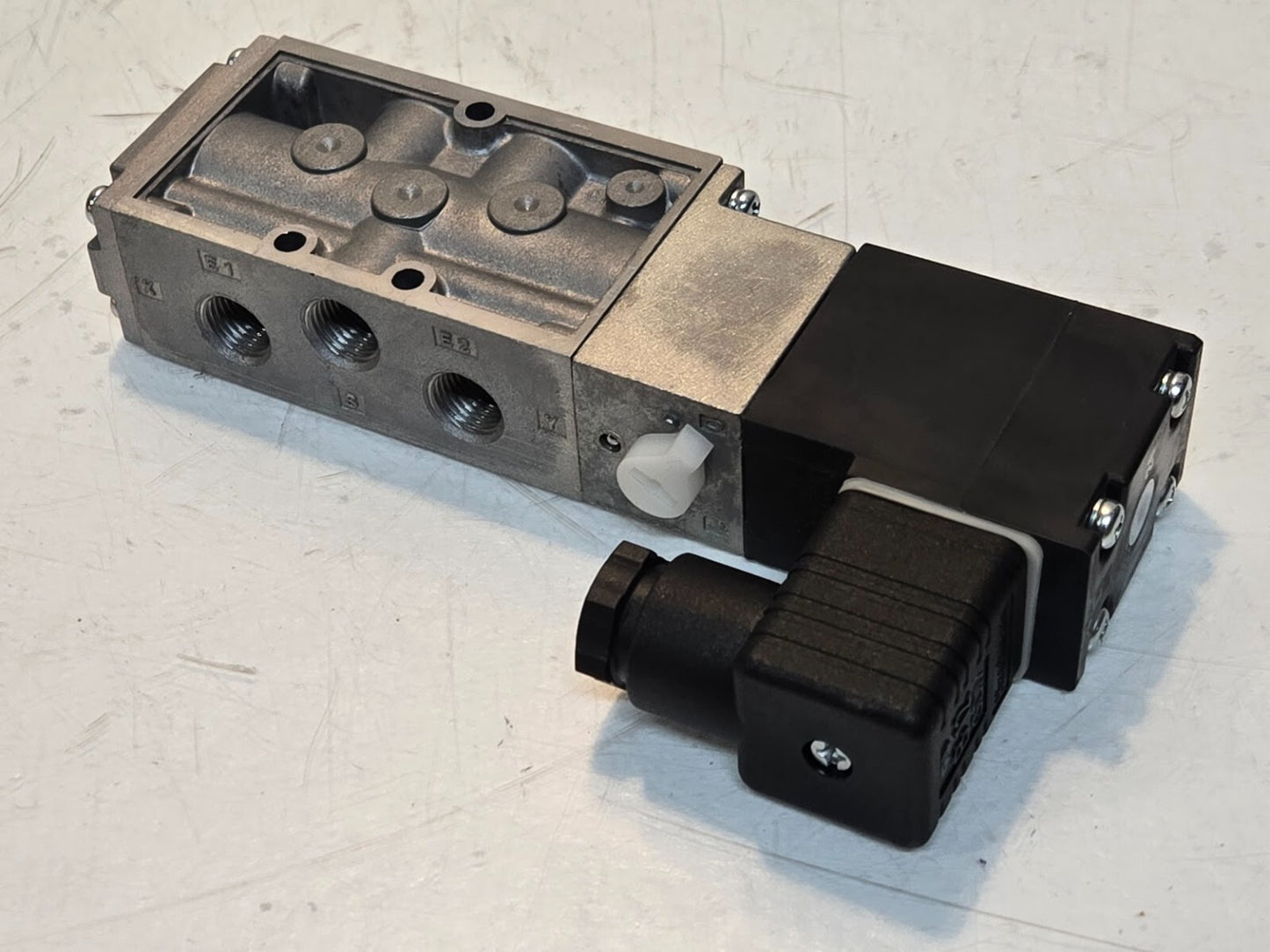 CKD 4F210-08 Pnuematic Solenoid Valve DC24V | 7Z13 G | 0.1-1.0 MPa | C1C2 E1SE2
