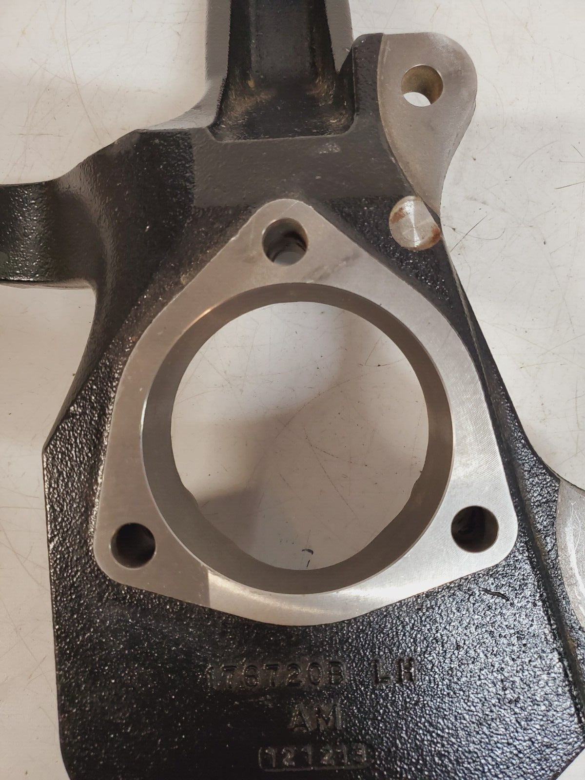 Front Knuckle Left 176720B LH AM | 121213