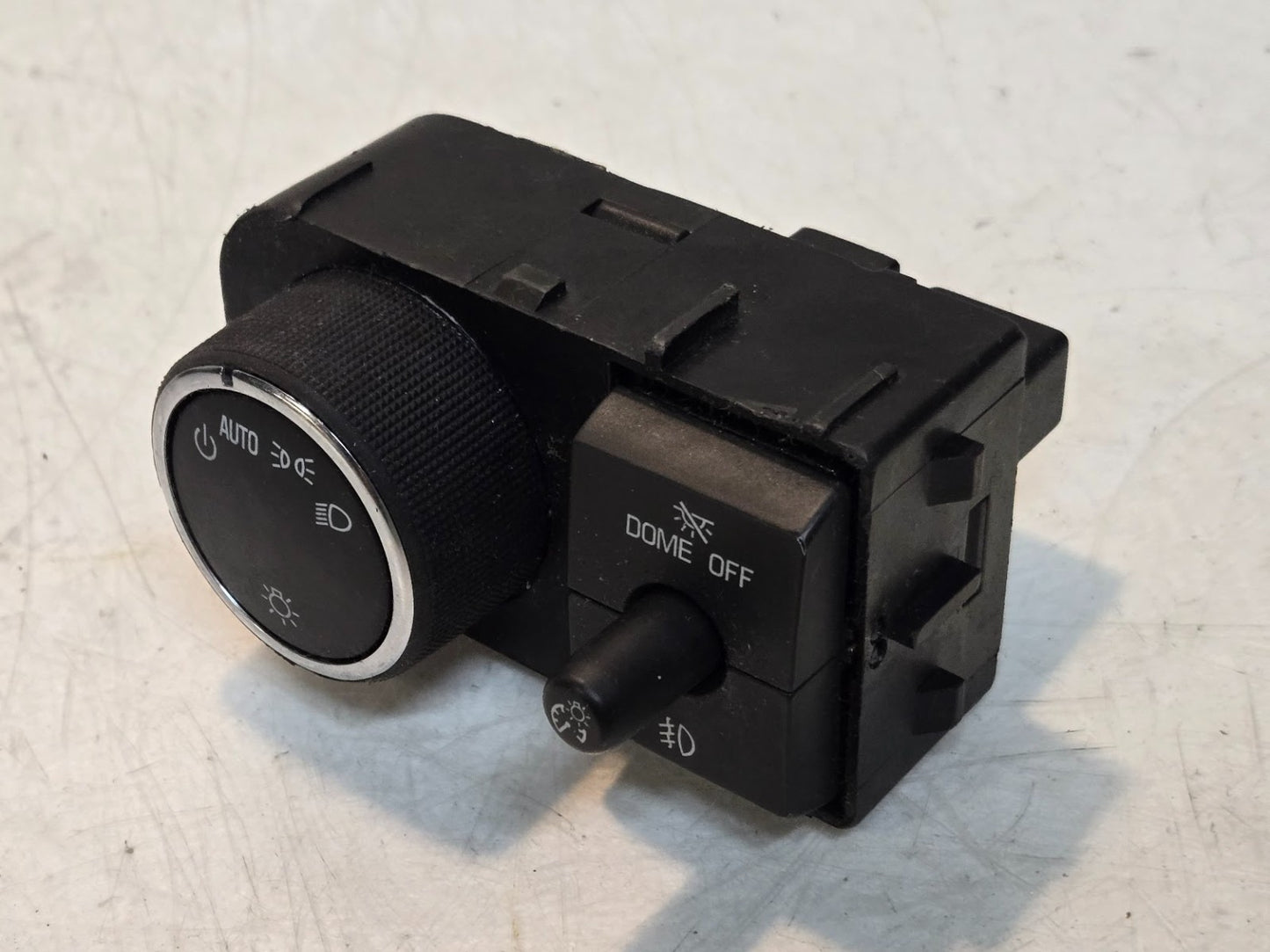 2 Quantity of Headlight Switches for GM 25858705 | 2585870533030929 (2 Qty)