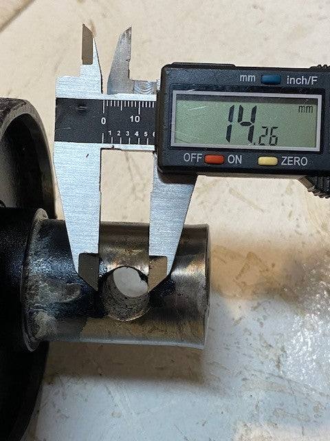 Hydraulic Cylinder 34" Long 4-1/2" Dia. 14mm Bore 32mm Bore